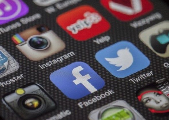 Facebook fue el pionero de esta revolución digital, y actualmente cuenta con más de 2.000 millones de usuarios